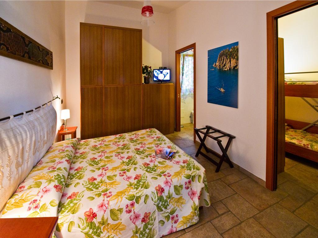 Villaggio Camping Spiaggia Del Riso วิลลัสซีมีอุส ห้อง รูปภาพ