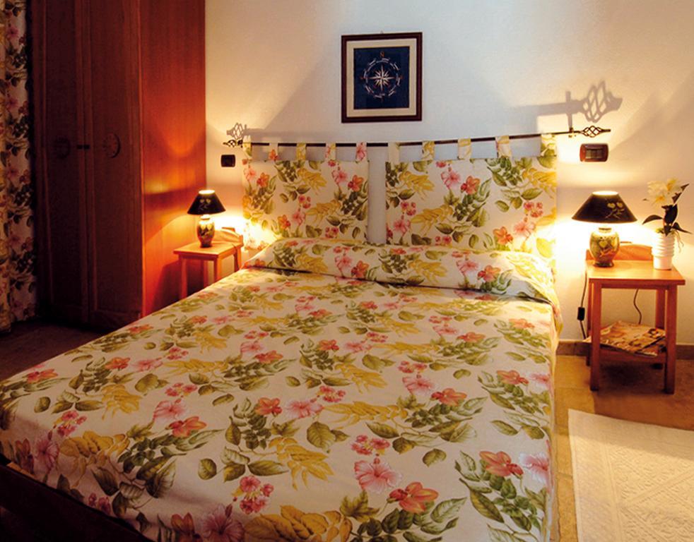 Villaggio Camping Spiaggia Del Riso วิลลัสซีมีอุส ภายนอก รูปภาพ