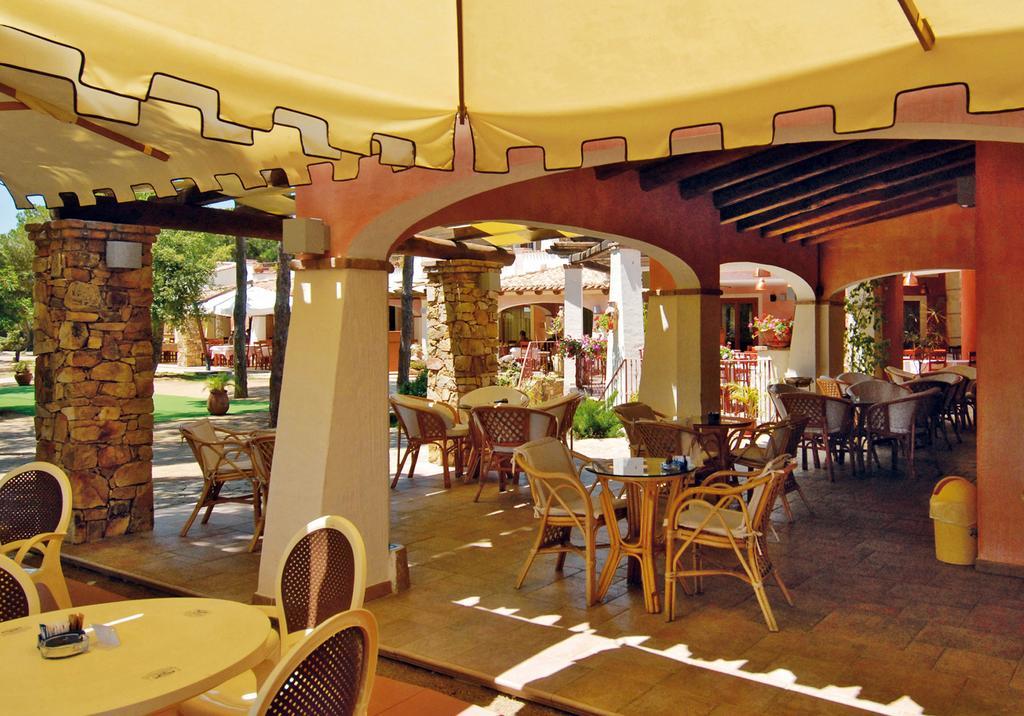 Villaggio Camping Spiaggia Del Riso วิลลัสซีมีอุส ภายนอก รูปภาพ