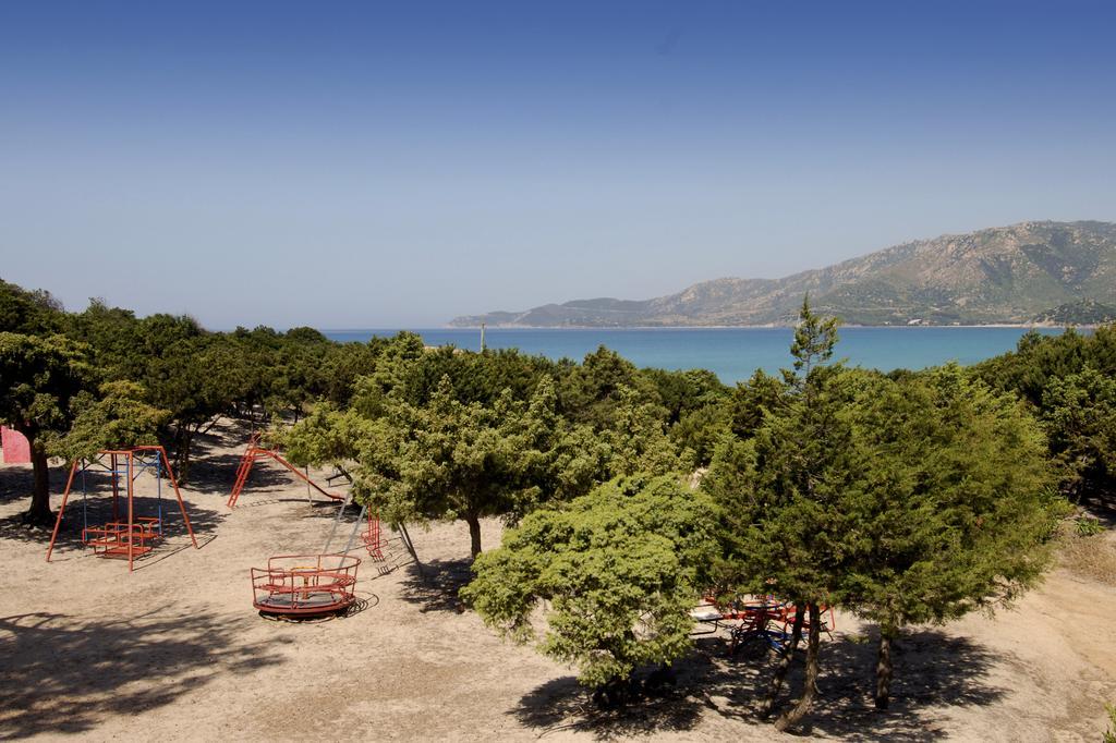 Villaggio Camping Spiaggia Del Riso วิลลัสซีมีอุส ภายนอก รูปภาพ